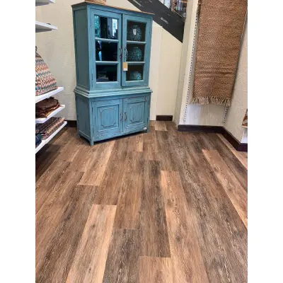 Vinyl Public, Gymgolv