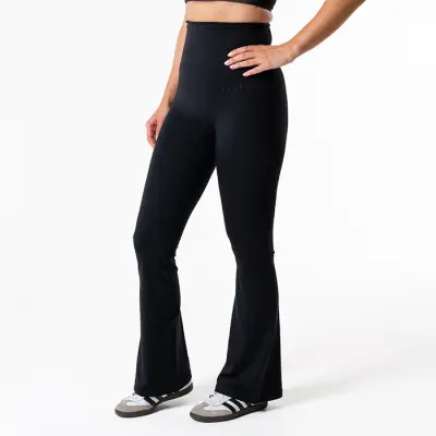 Clean Träningstights Flared Petite Svart